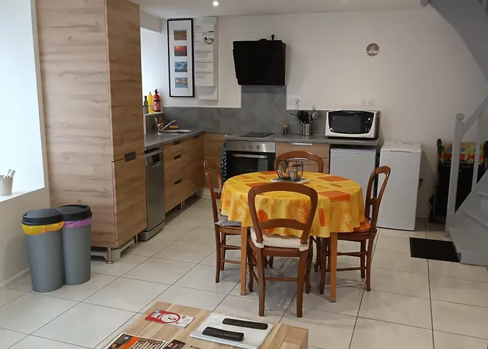 Au Coin De La Rue * Saint-Vincent-Sterlanges