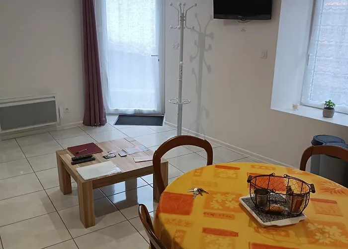 Au Coin De La Rue * Saint-Vincent-Sterlanges